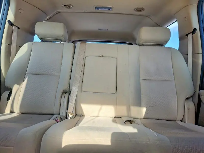 2010 CHEVROLET SUBURBAN C1500 LS  