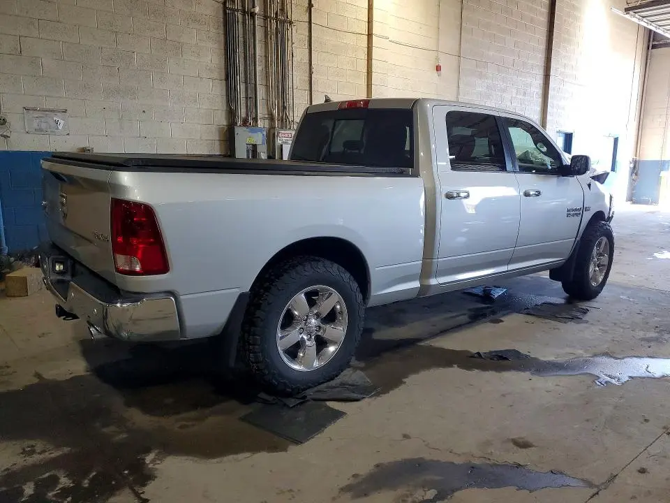 2016 RAM 1500 SLT  
