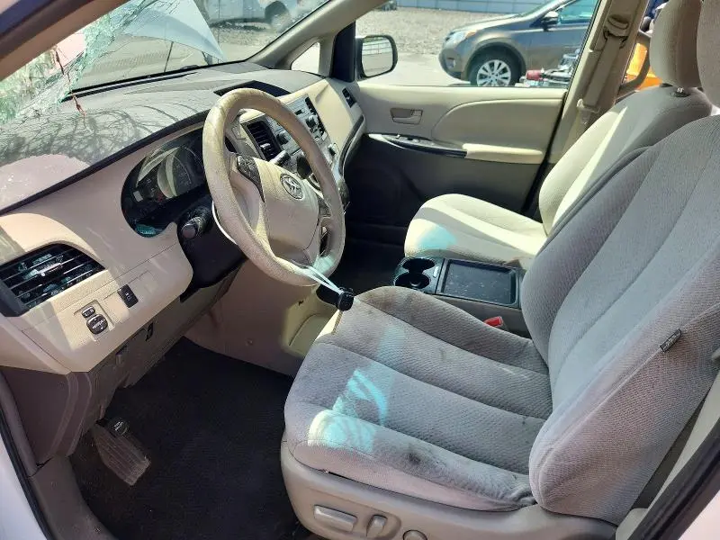 2011 TOYOTA SIENNA LE  