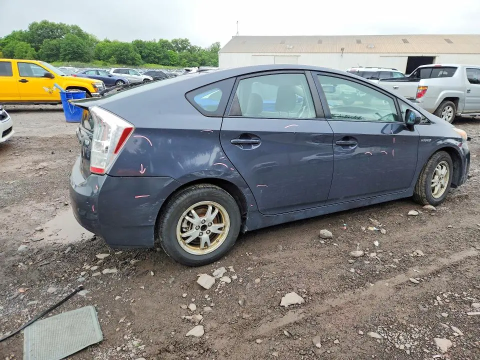 2010 TOYOTA PRIUS III  