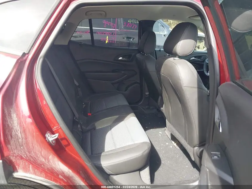 2025 CHEVROLET TRAX FWD LT