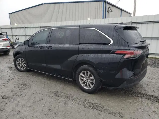 2022 TOYOTA SIENNA LE  