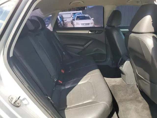 2014 VOLKSWAGEN PASSAT SE  