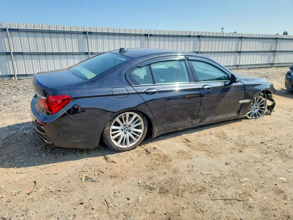2014 BMW 750 XI  