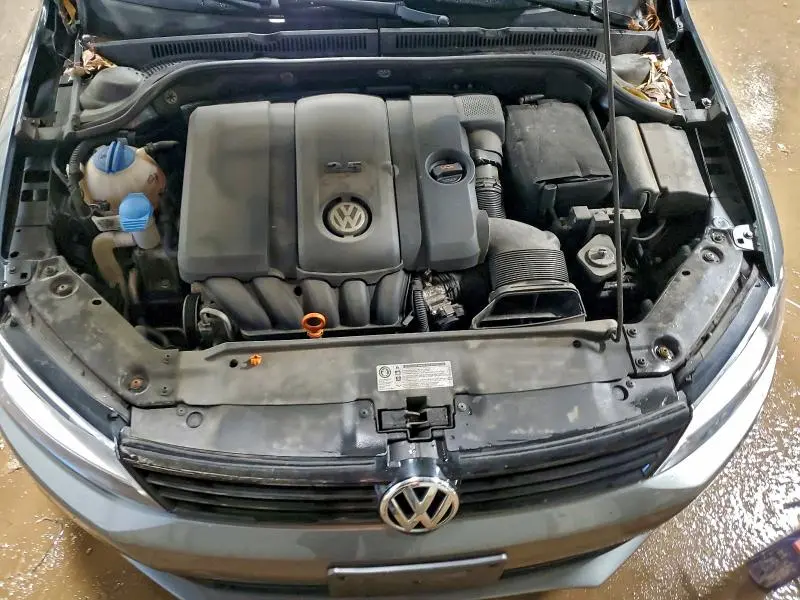 2012 VOLKSWAGEN JETTA SE  