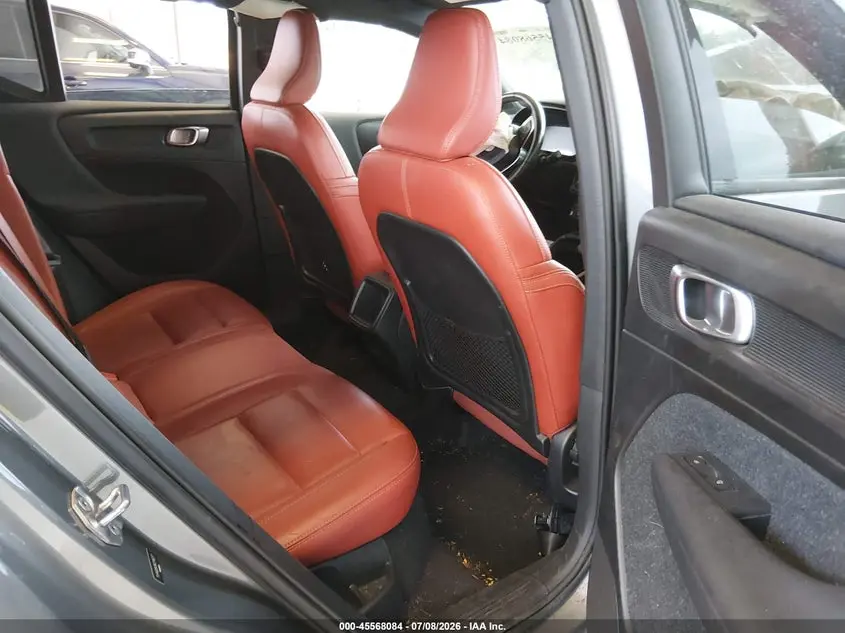 2019 VOLVO XC40 T5 MOMENTUM