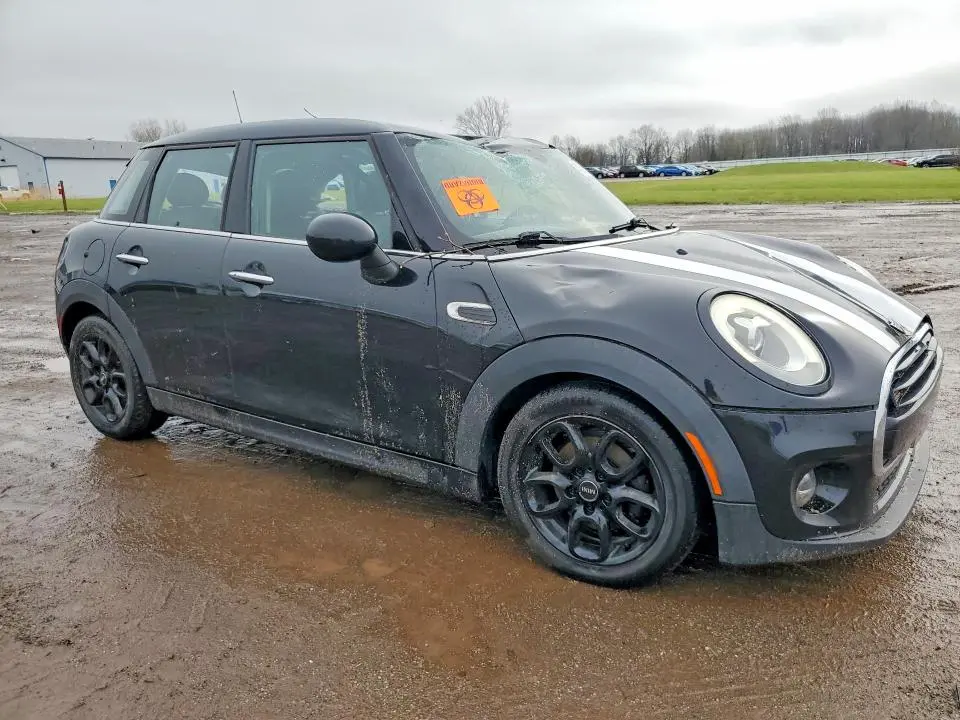 2017 MINI COOPER   