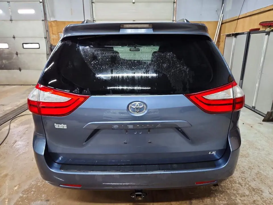 2015 TOYOTA SIENNA LE 8-PASSENGER  