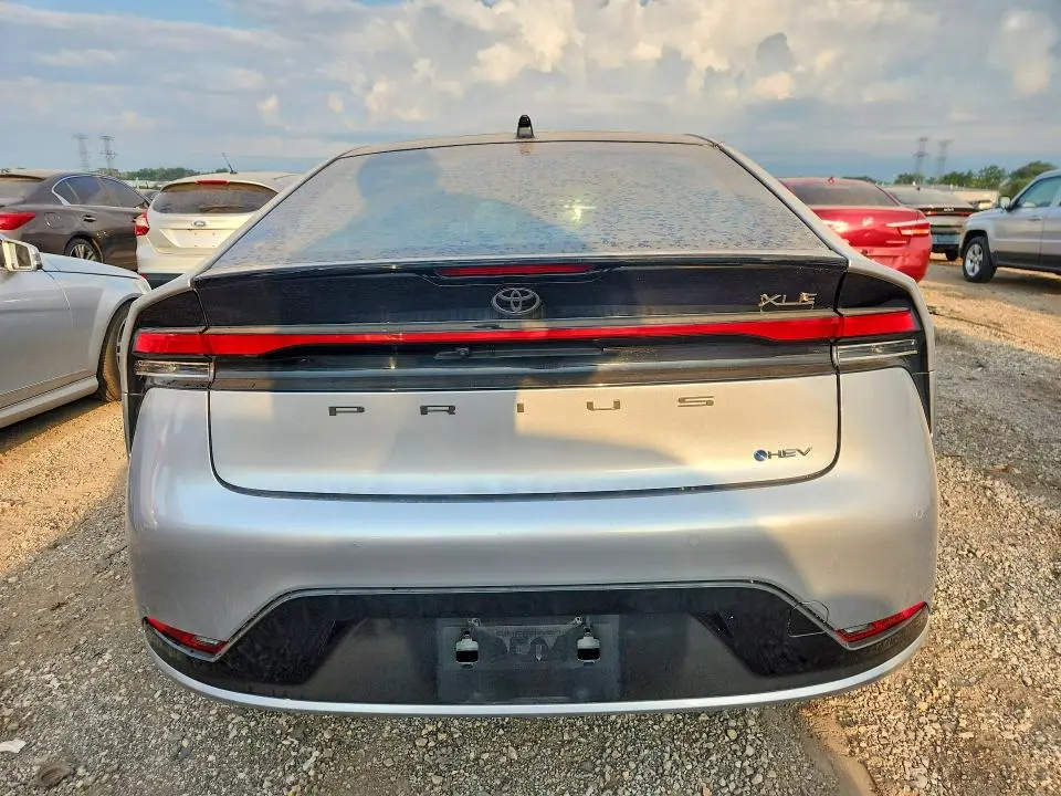 2024 TOYOTA PRIUS XLE  
