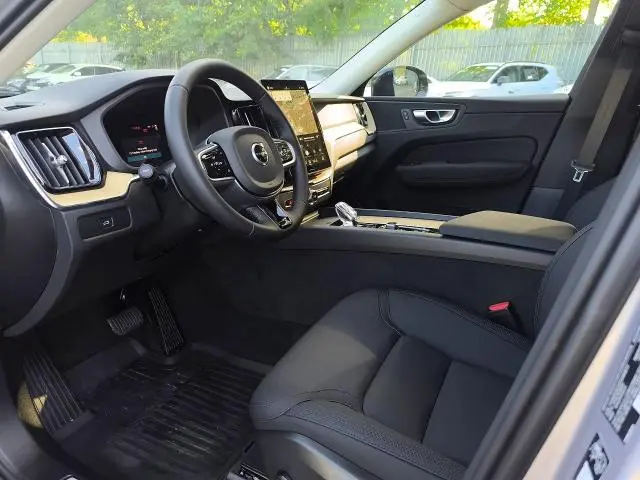 2026 VOLVO XC60 PLUS  