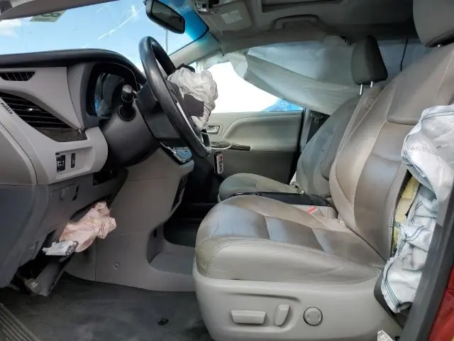 2016 TOYOTA SIENNA XLE