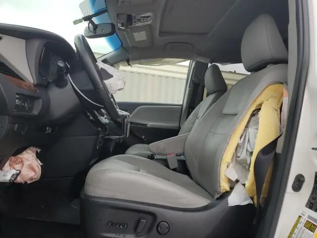 2015 TOYOTA SIENNA XLE  