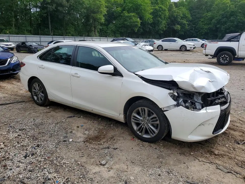 2015 TOYOTA CAMRY SE  