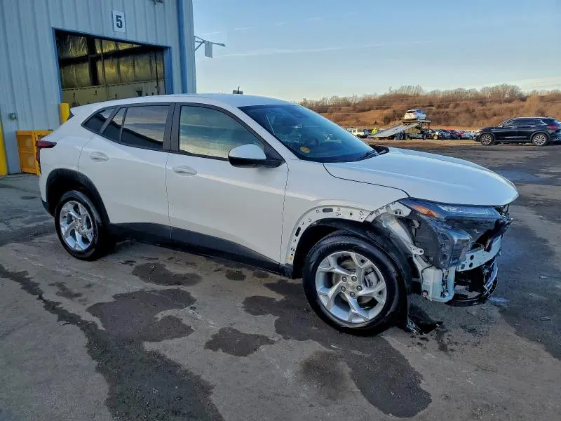 2025 CHEVROLET TRAX LS  