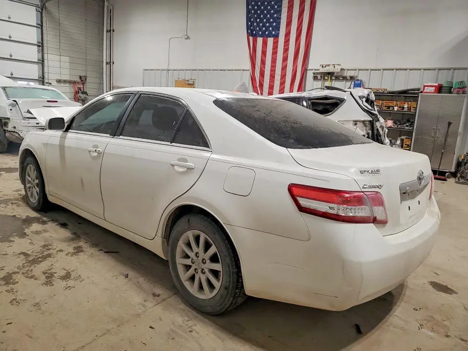 2011 TOYOTA CAMRY XLE  