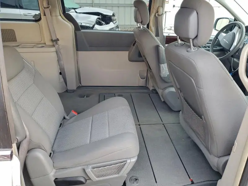 2010 CHRYSLER TOWN & COUNTRY TOURING  