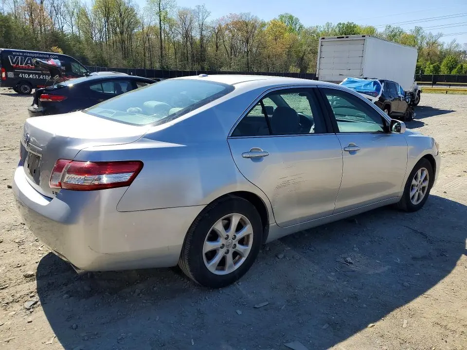 2011 TOYOTA CAMRY LE V6  