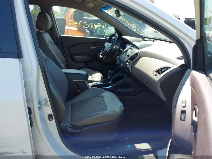 2015 HYUNDAI TUCSON SE