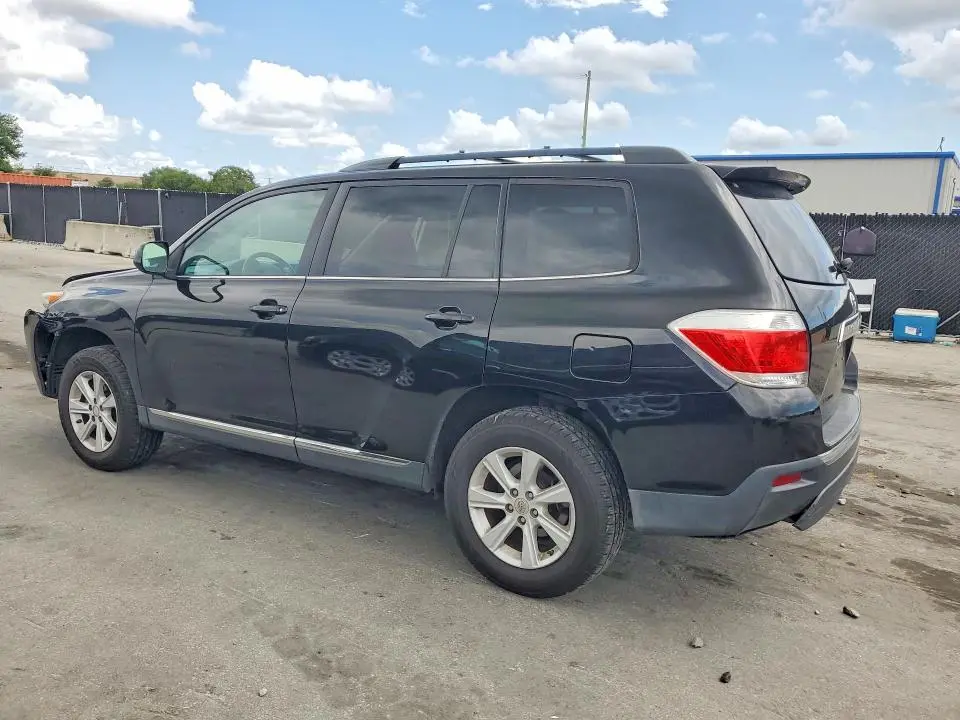 2012 TOYOTA HIGHLANDER SE  