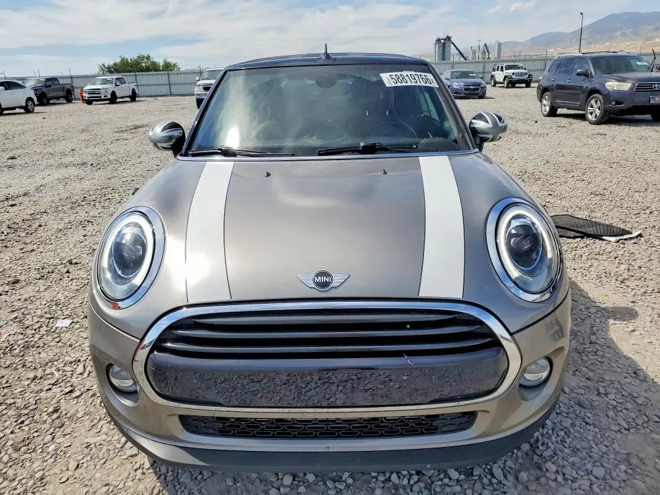 2017 MINI COOPER   