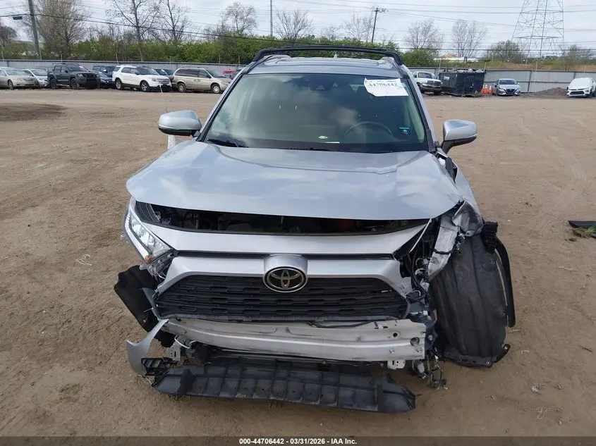 2020 TOYOTA RAV4 XLE