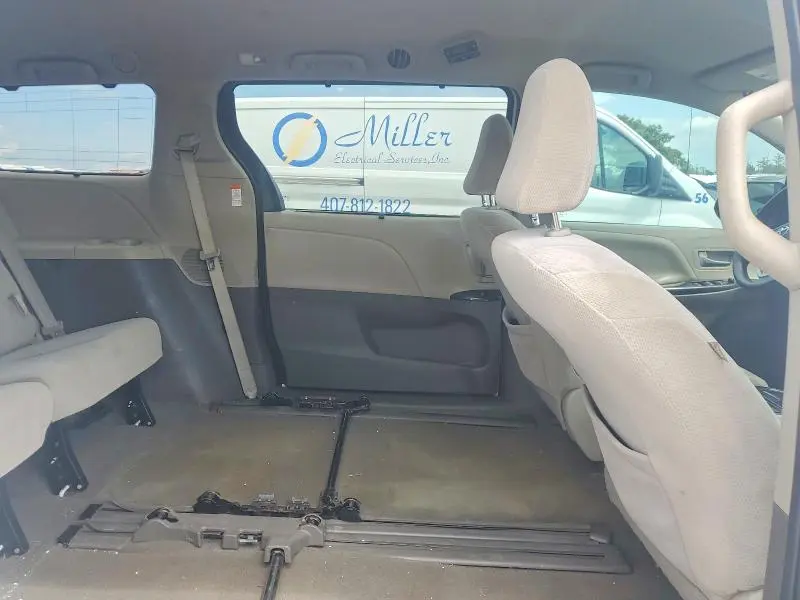 2020 TOYOTA SIENNA LE  