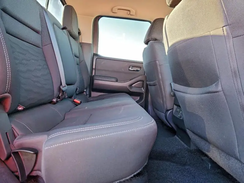 2022 NISSAN FRONTIER S  