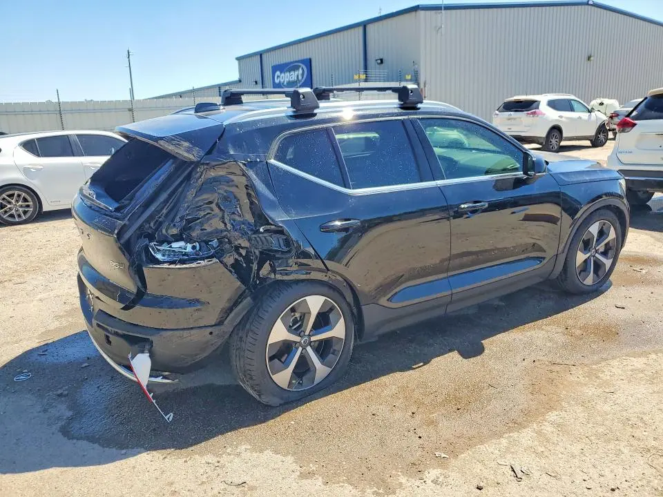 2025 VOLVO XC40 PLUS  