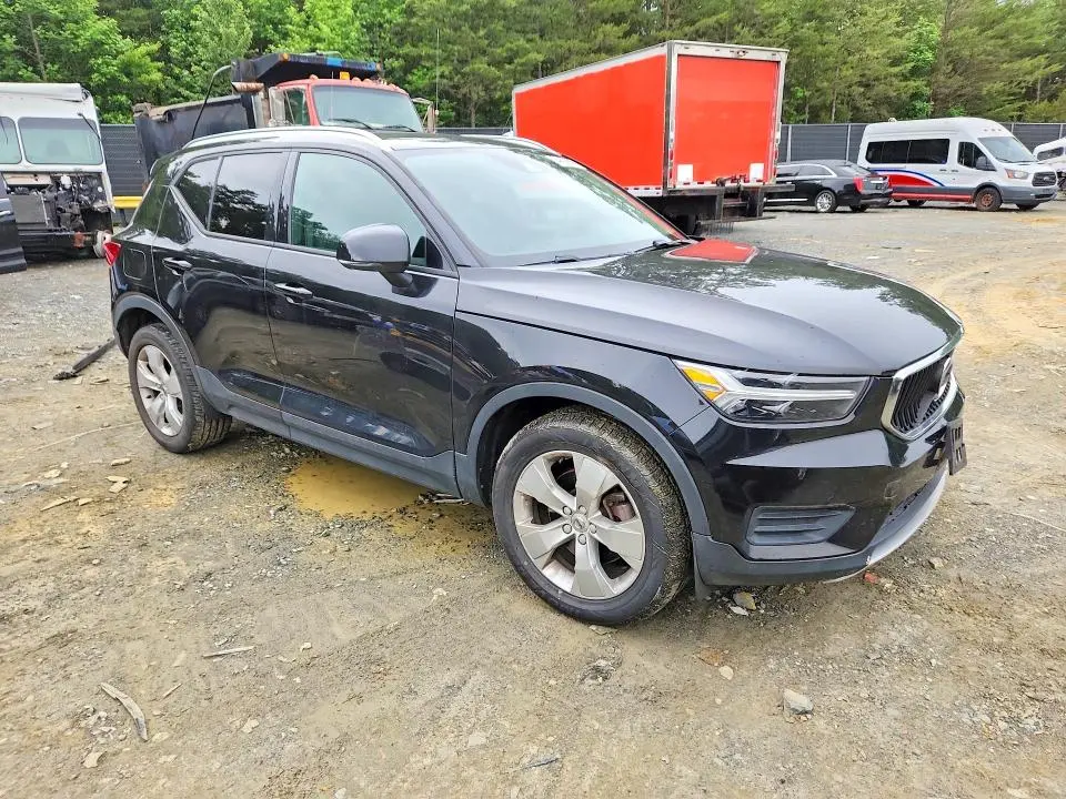 2020 VOLVO XC40 T4 MOMENTUM  