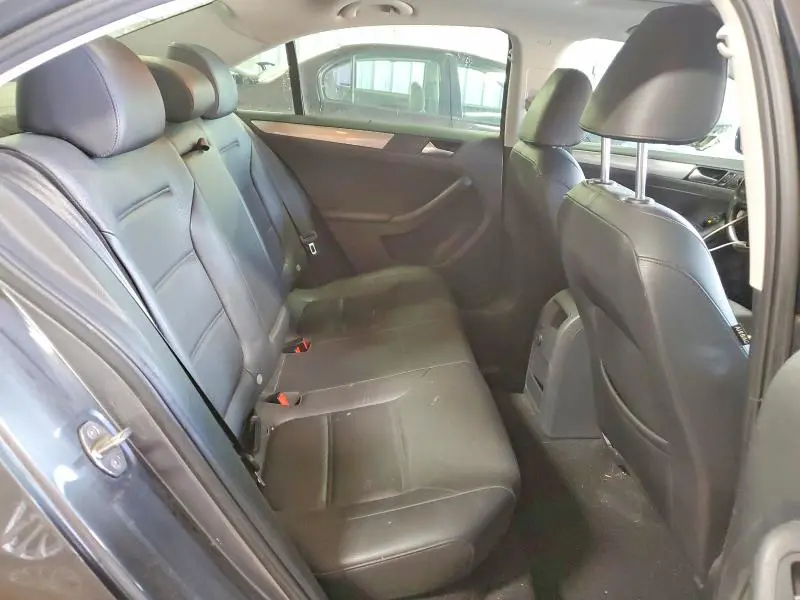 2016 VOLKSWAGEN JETTA SE  