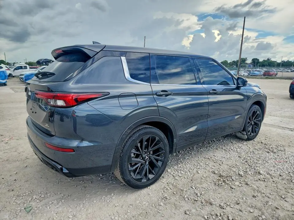 2024 MITSUBISHI OUTLANDER SE  