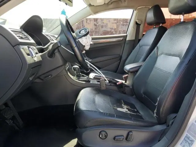 2016 VOLKSWAGEN PASSAT SE  