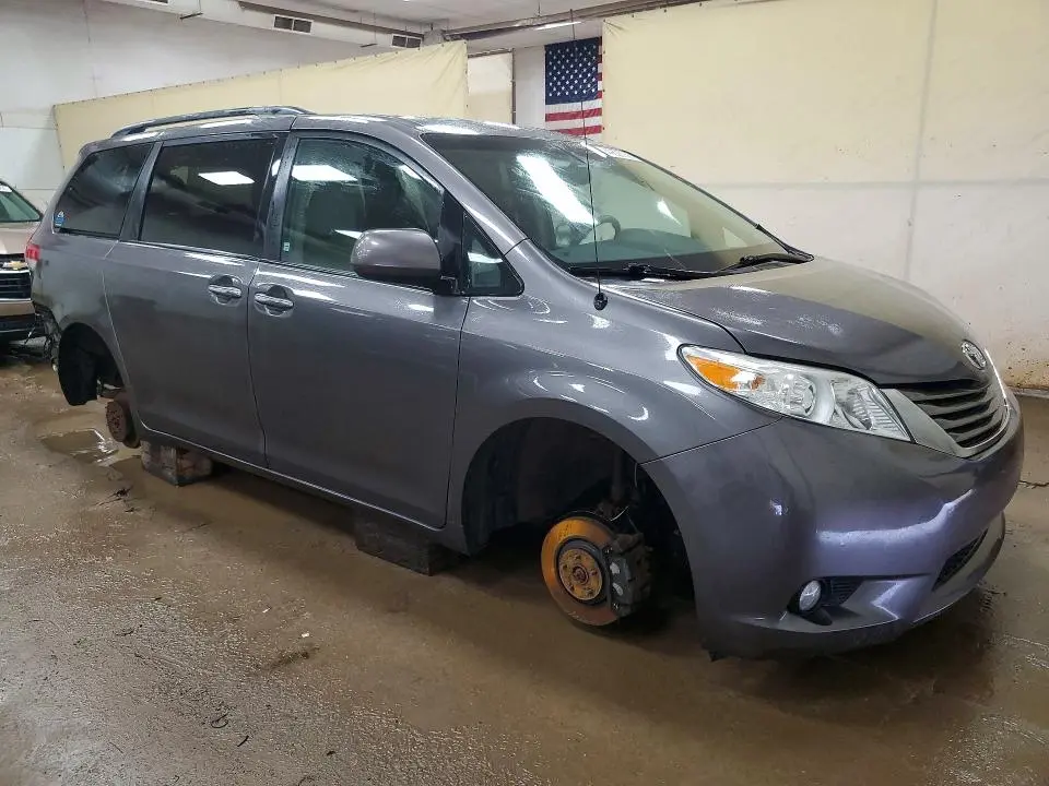 2014 TOYOTA SIENNA XLE 7-PASSENGER  