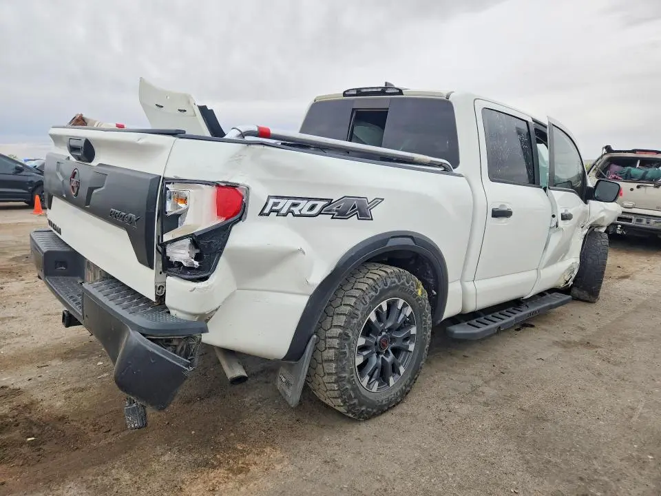 2023 NISSAN TITAN PRO-4X  