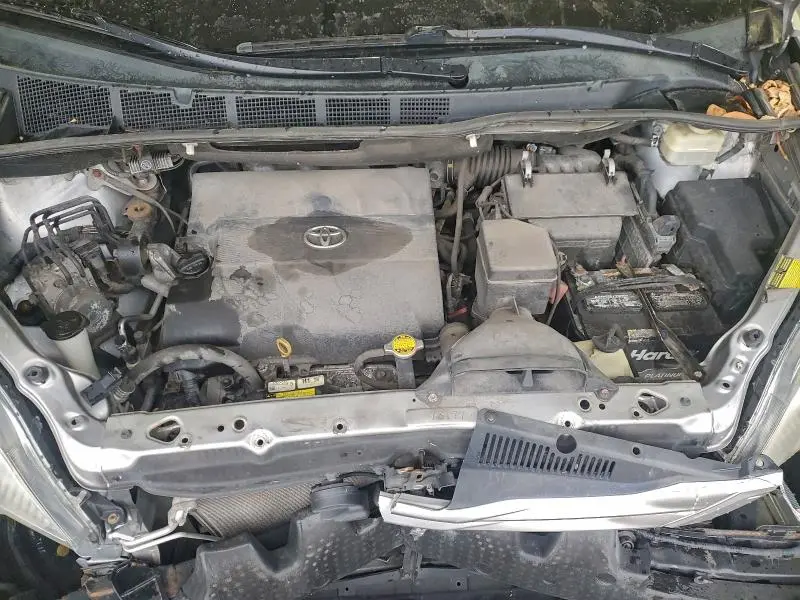 2015 TOYOTA SIENNA LE  