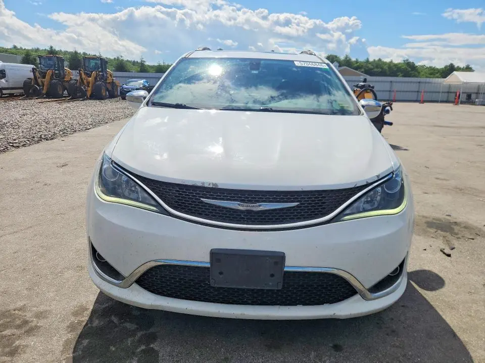 2017 CHRYSLER PACIFICA LIMITED  