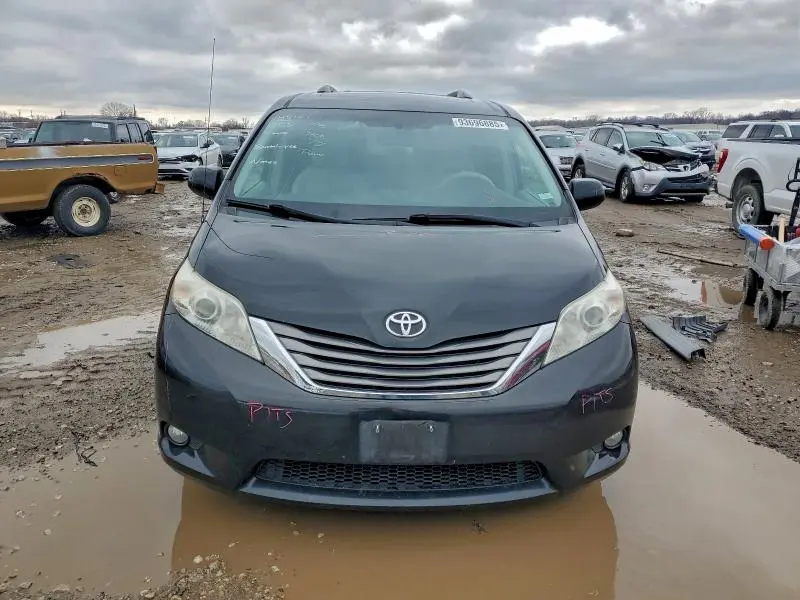 2012 TOYOTA SIENNA XLE  