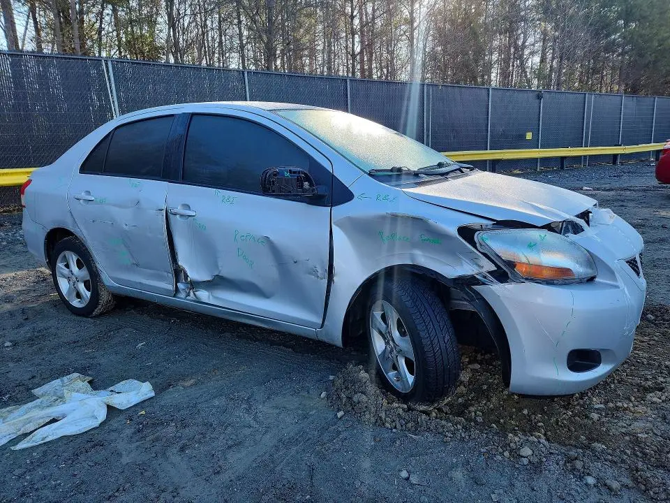 2010 TOYOTA YARIS BASE  