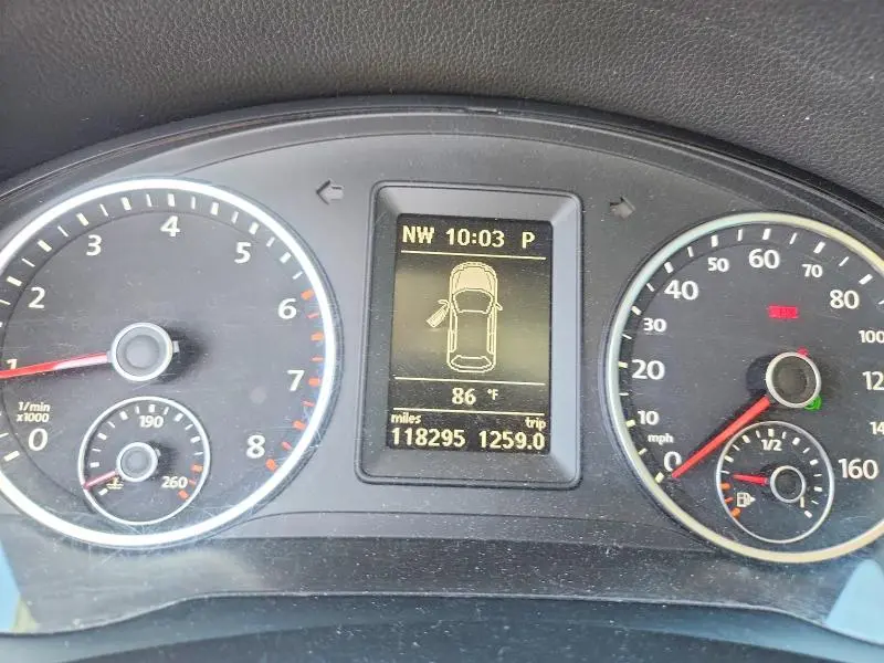 2011 VOLKSWAGEN TIGUAN S  