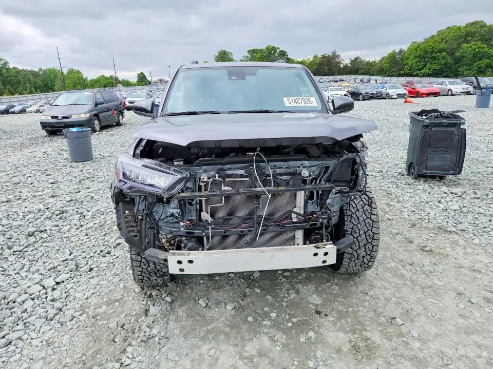 2022 TOYOTA 4RUNNER SR5  