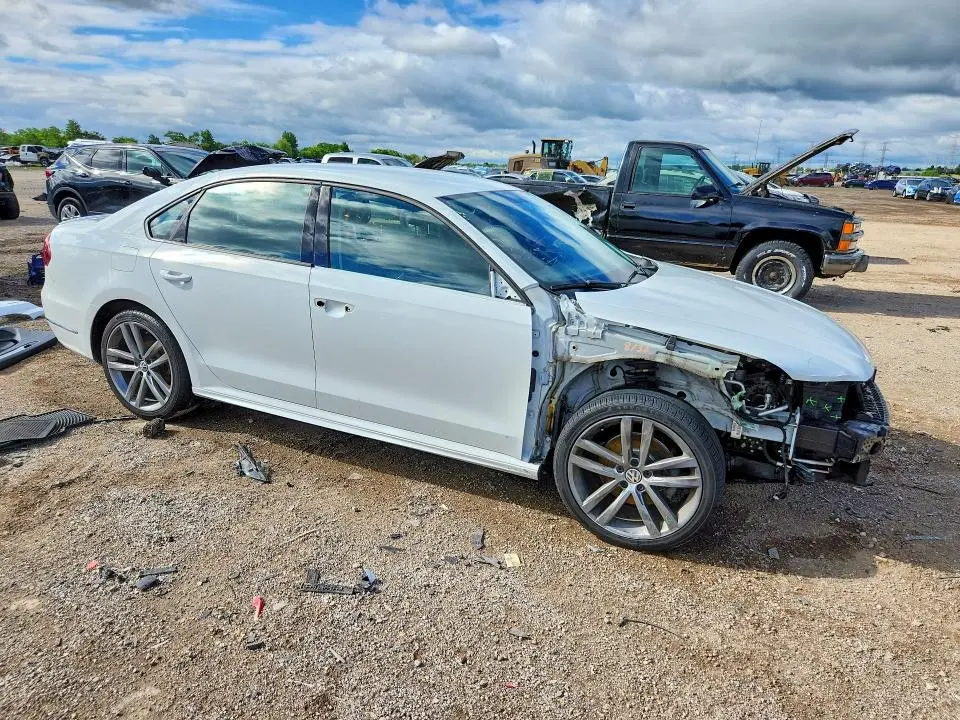 2018 VOLKSWAGEN PASSAT S/R-LINE  
