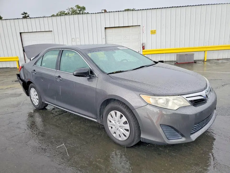 2013 TOYOTA CAMRY LE  