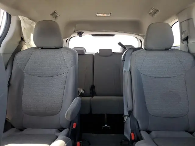 2021 TOYOTA SIENNA LE  