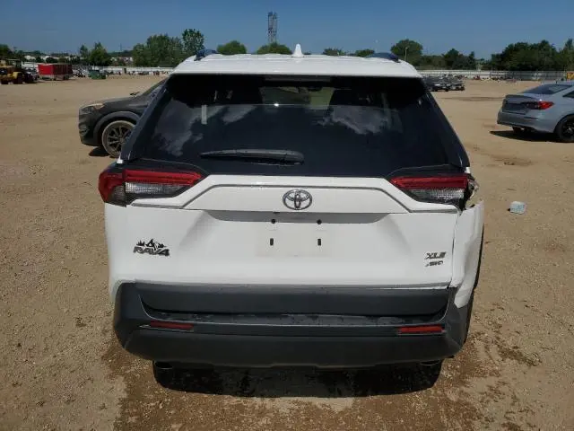 2020 TOYOTA RAV4 XLE  