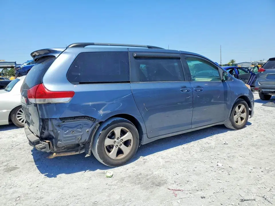 2014 TOYOTA SIENNA LE  