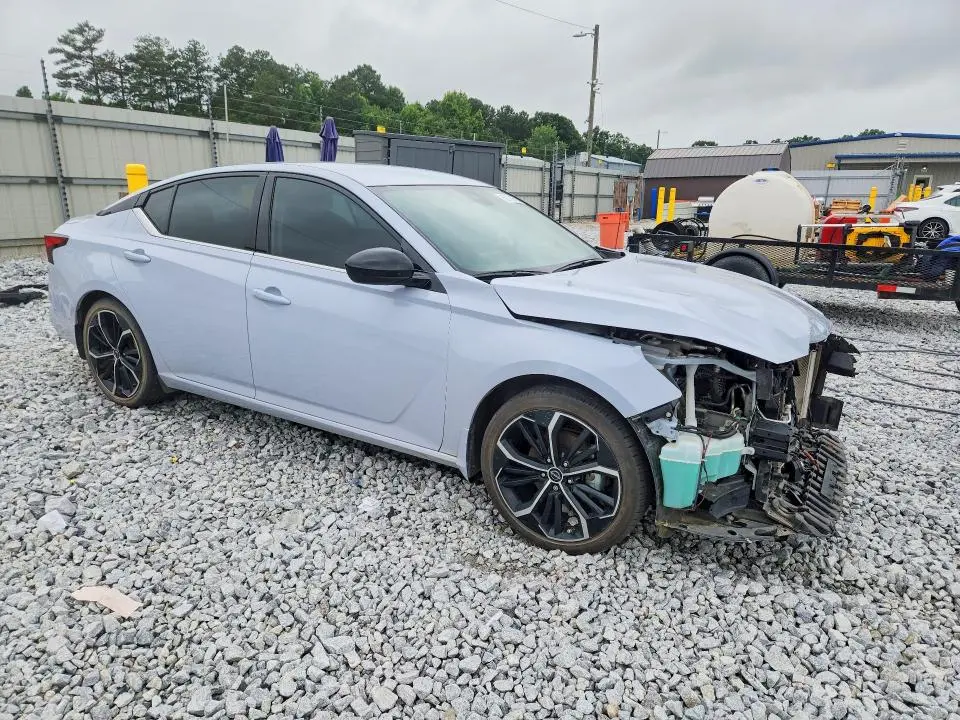2024 NISSAN ALTIMA SR  