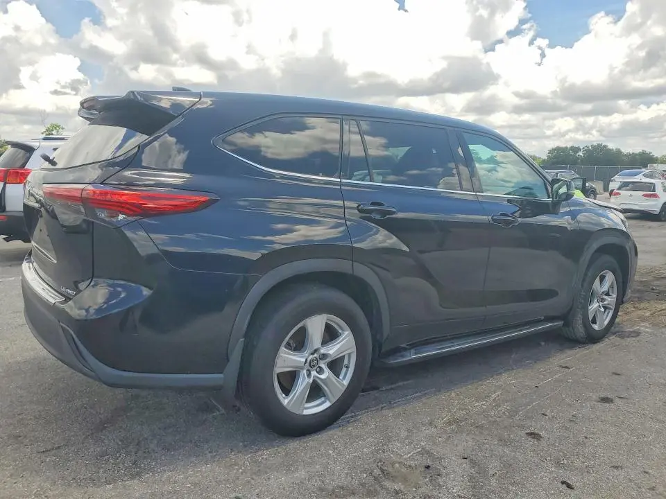 2021 TOYOTA HIGHLANDER LE  