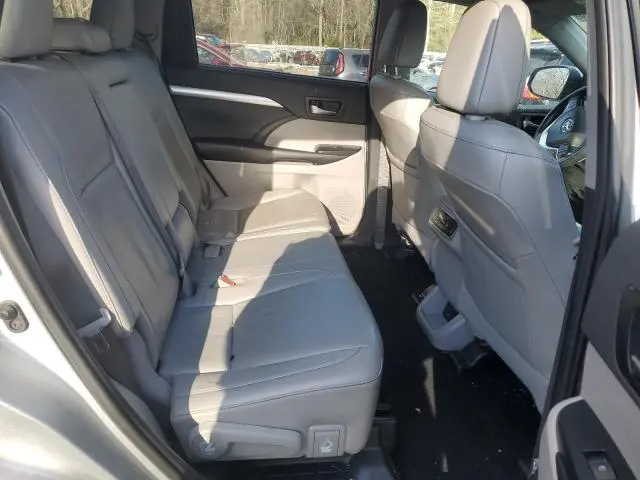 2019 TOYOTA HIGHLANDER SE  