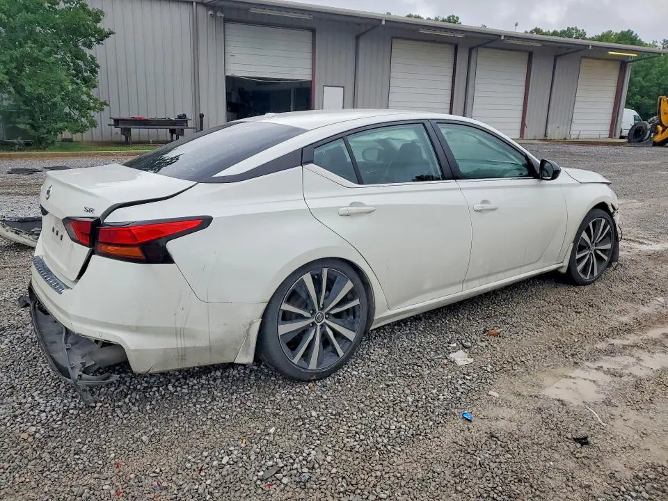 2022 NISSAN ALTIMA SR  