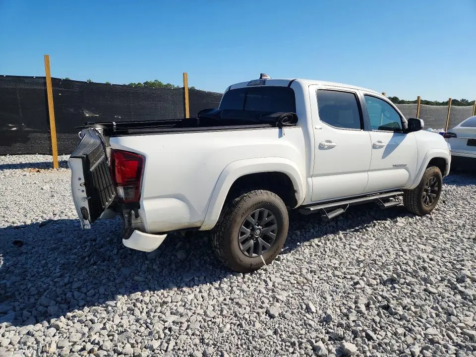 2022 TOYOTA TACOMA SR5 V6  